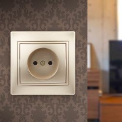 1-201-04 Intro Розетка 2P, 16А-250В, IP20, СУ, Plano, шампань | Intro Plano