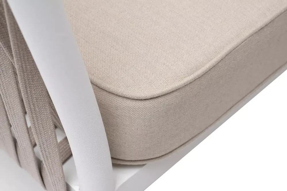 "Касабланка" кресло плетеное из роупа, каркас алюминий белый муар, роуп бежевый 20мм, ткань бежевая 15052