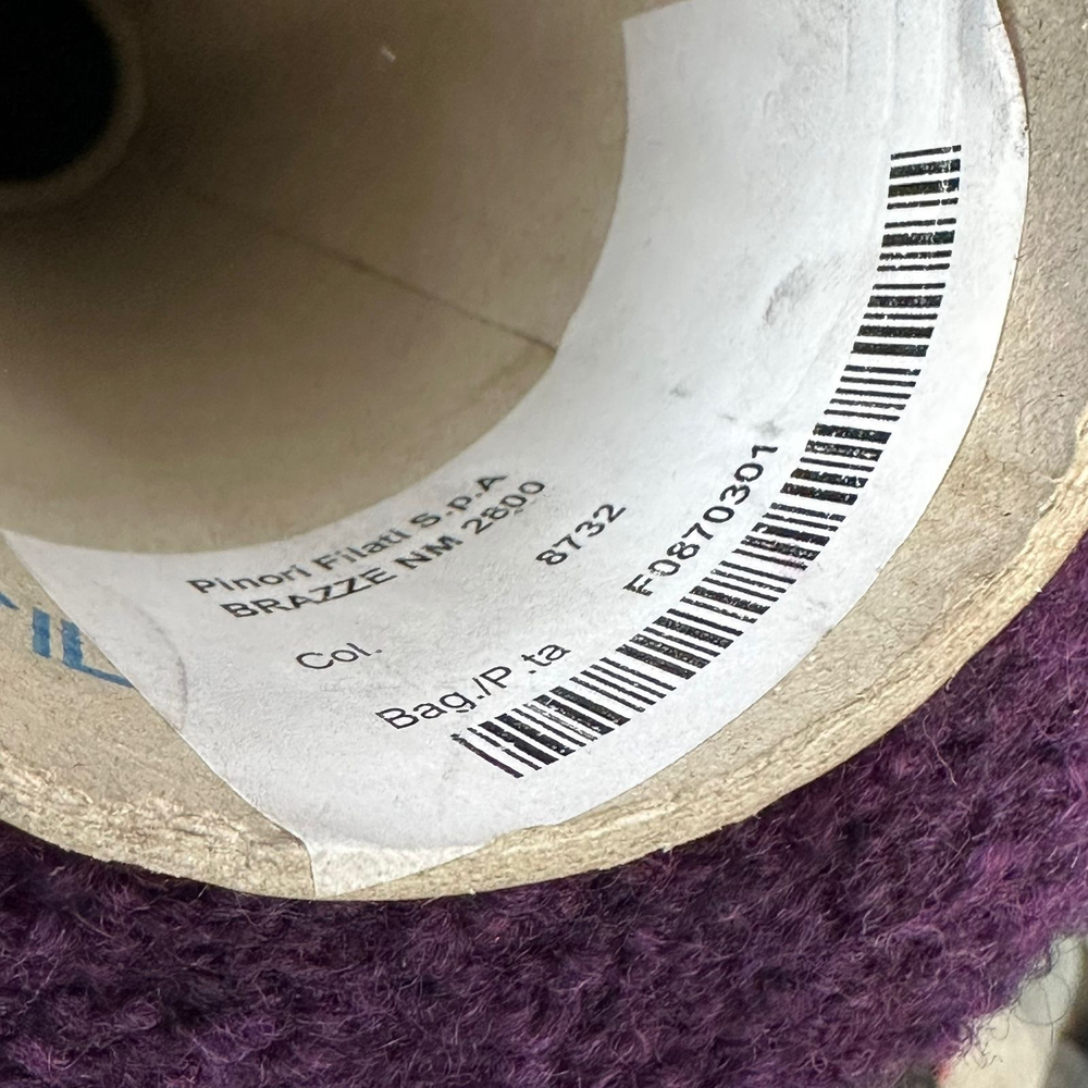BRAZZE - Pinori Filati; 15% альпака fine, 36% меринос, 14% п/c, 35% п/а; букле; 280м/100гр; col. 8732, цвет: баклажан