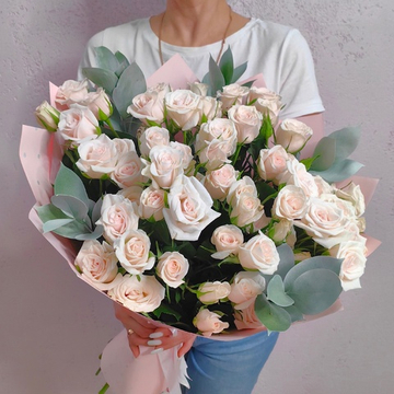 Букет из 11 кустовых роз сорта "Royal Porcellina"