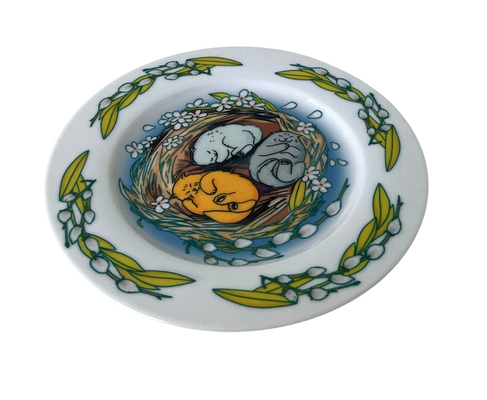 Тарелка декоративная «Котики в гнезде»