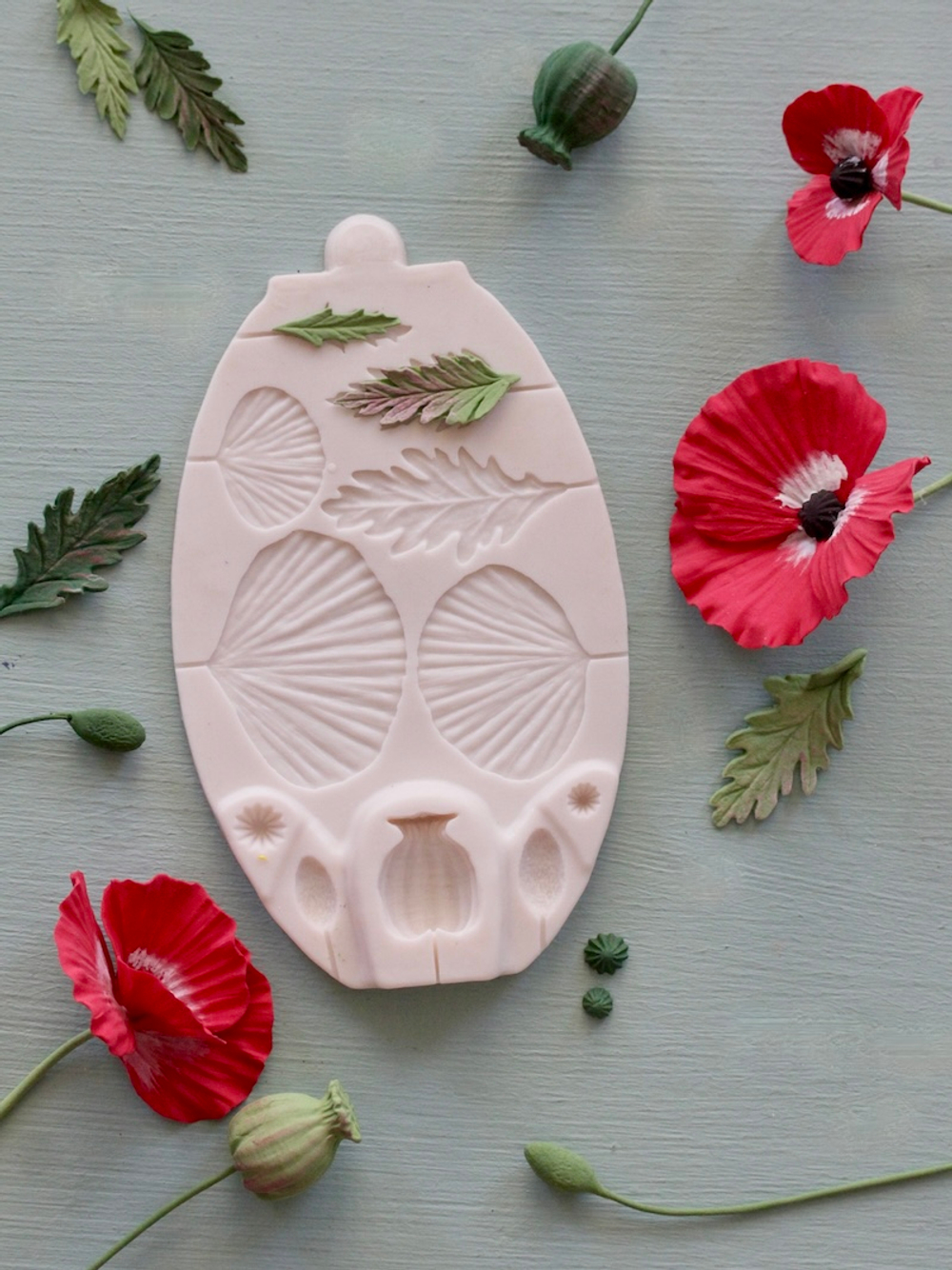 Силиконовый молд "Цветки, листья, коробочкии бутоны мака".