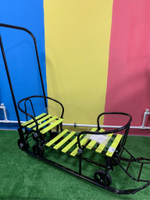 Санки "Погодки УНИВЕРСАЛ" с механизм. выдв. колес. шасси,черная рама, желтые (ПУСО0-1)