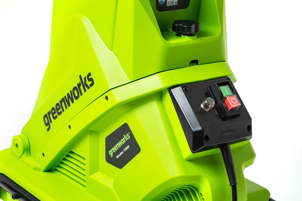 Электрический садовый измельчитель Greenworks GACSB, 2206707,200v, 2500 Вт с контейнером