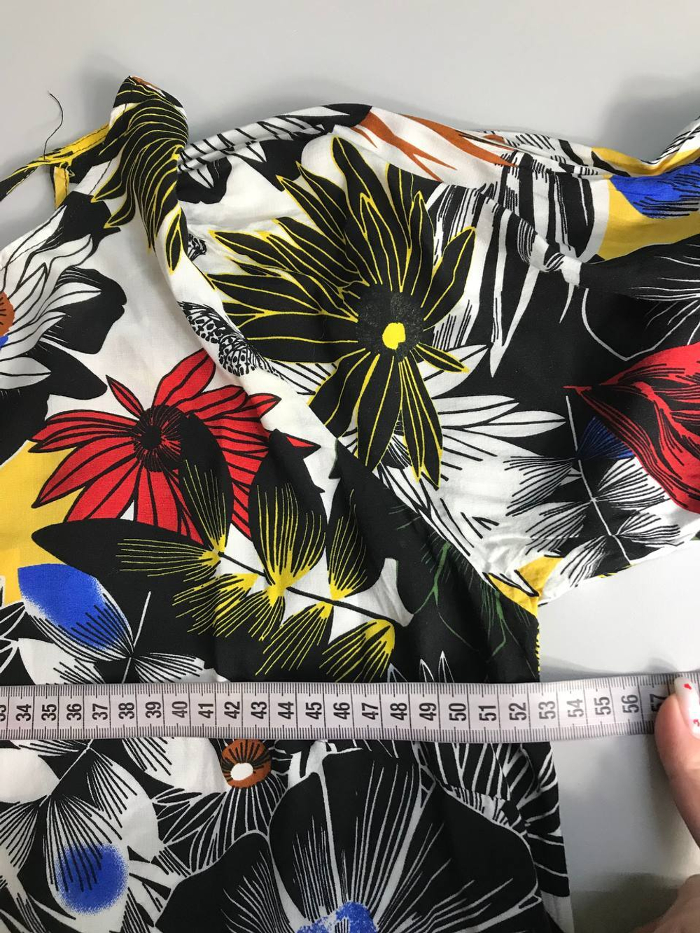 Блузка яркая и приятная к телу, маркировка 44+6, на 50 размер