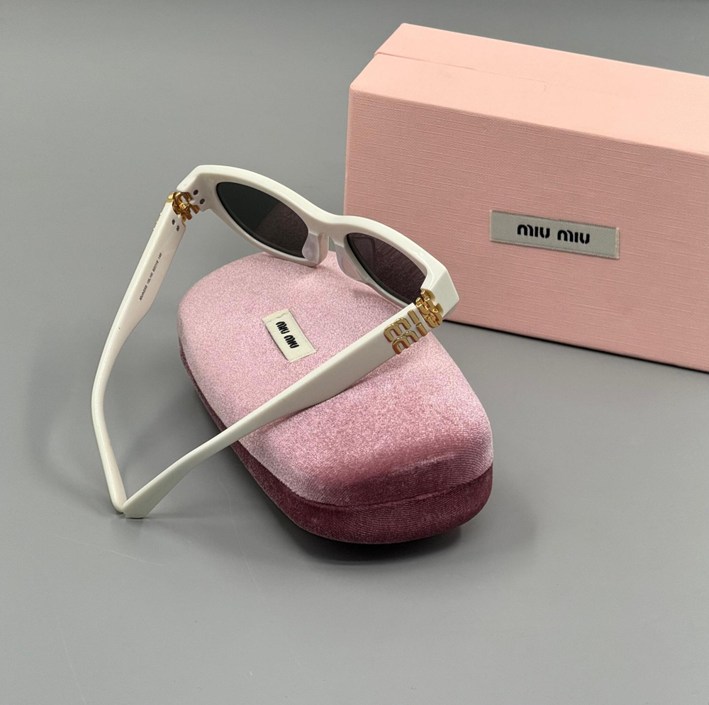 Солнцезащитные очки MIU MIU