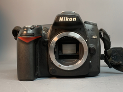 Nikon D90 kit AF-S DX 18-55mm 3.5-5.6G VR 12.000 кадров