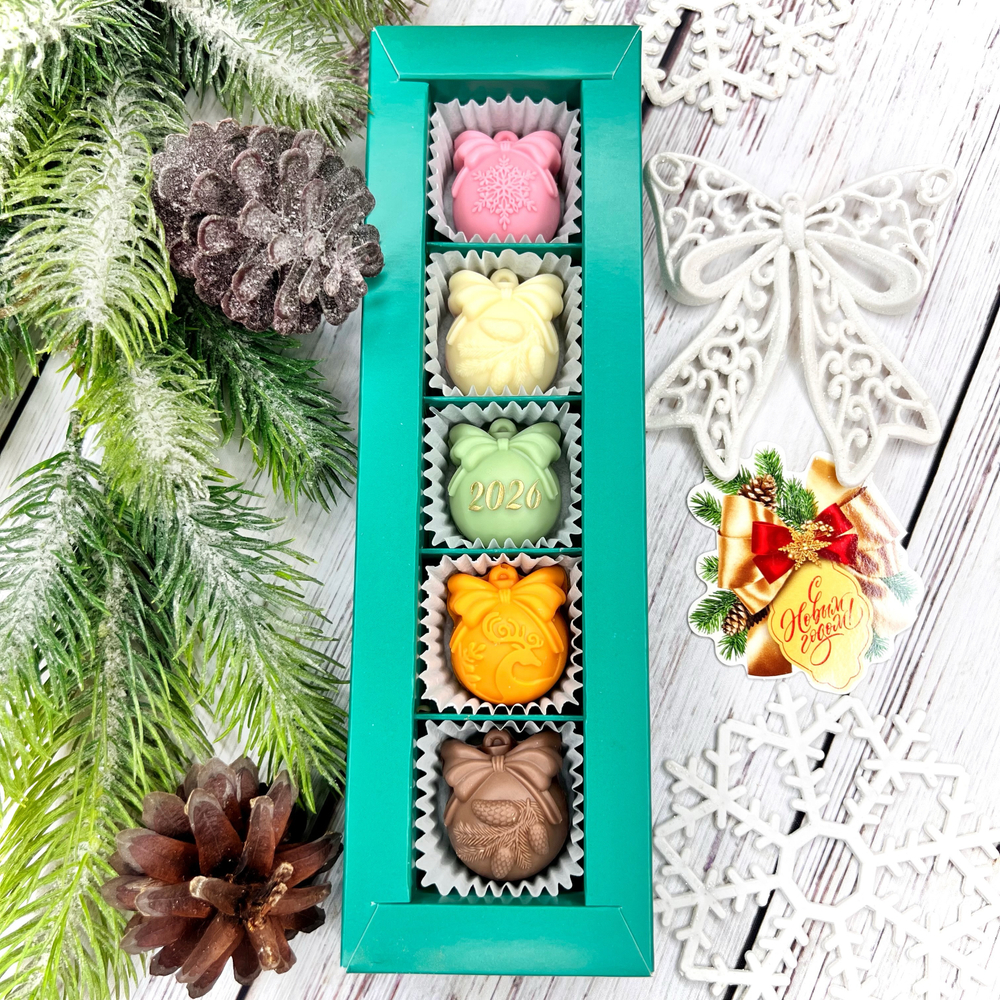 Шоколадный набор "Новогодние шары 2026 ": 5 конфет ручной работы