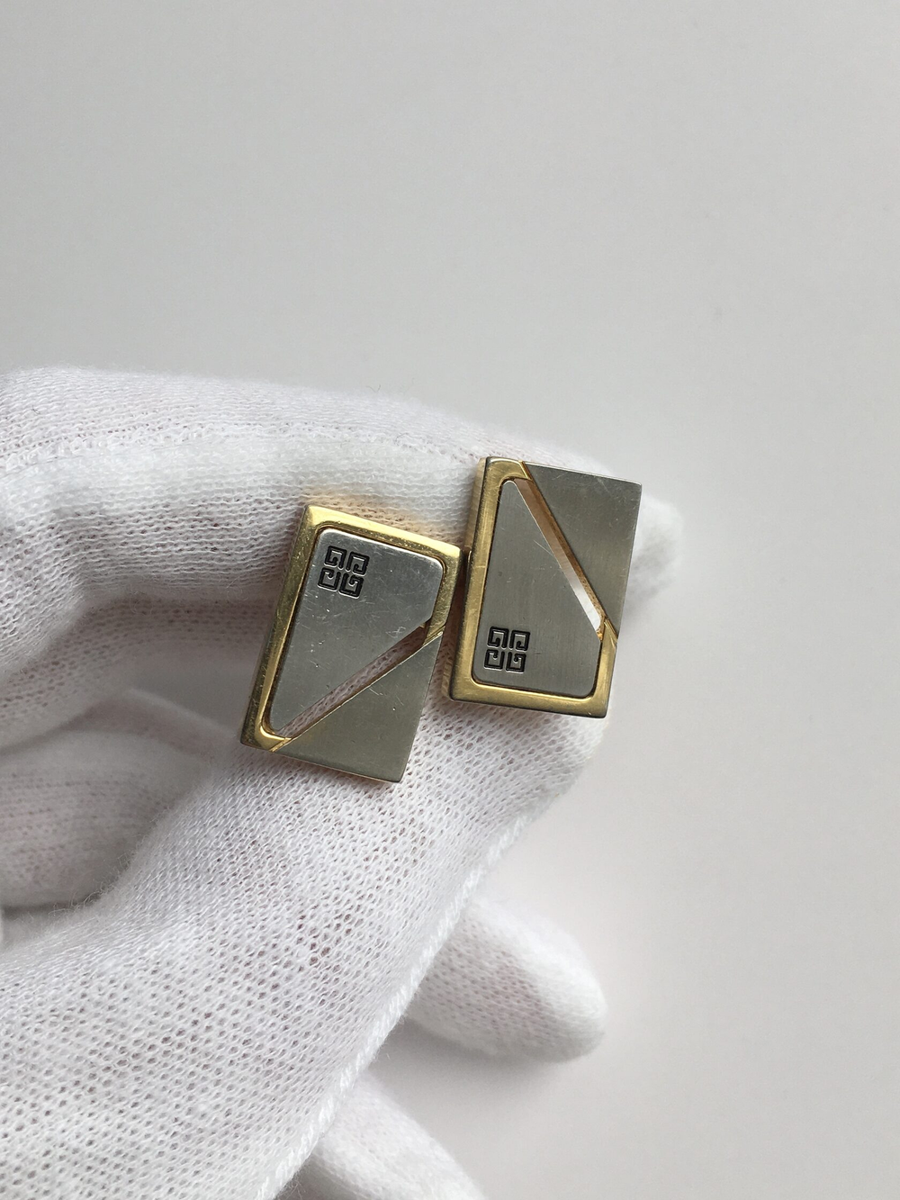 Запонки Givenchy