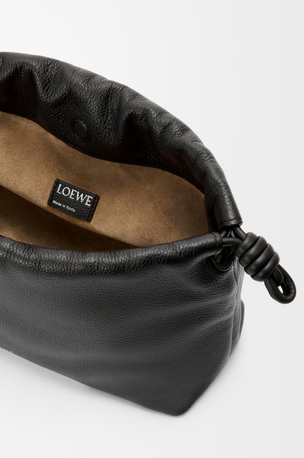 Loewe Сумка Flamenco среднего размера из зернистой телячьей кожи, черный