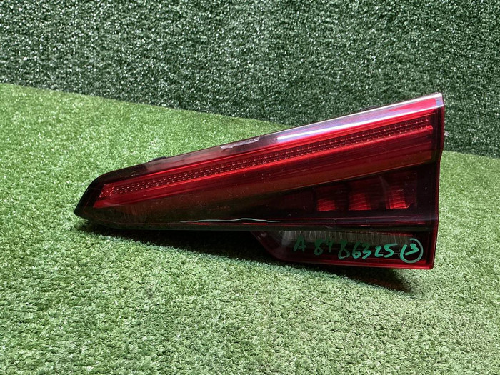 Фонарь правый внутренний Audi A4 B9 (2015-2020)