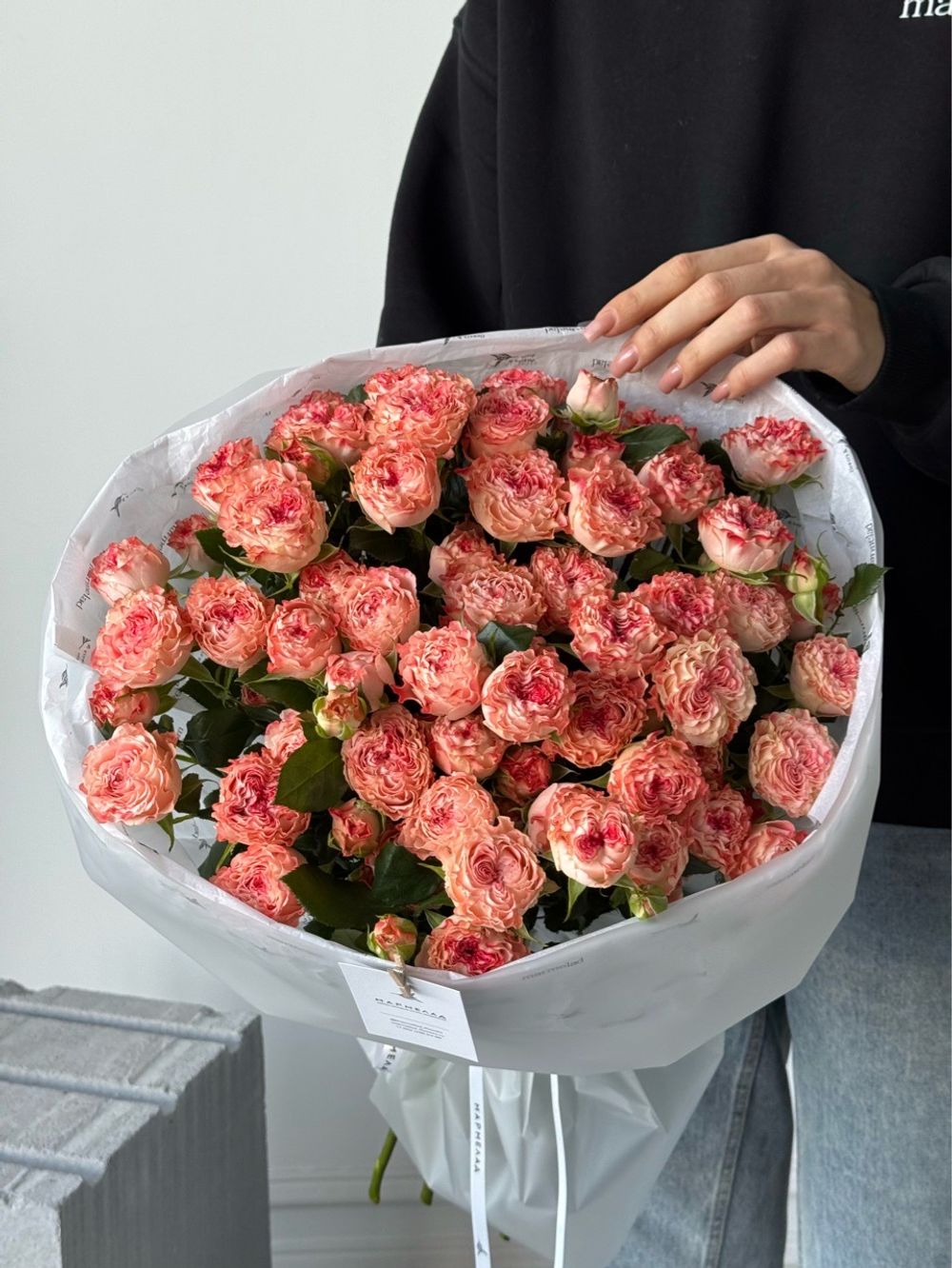 Букет моно из кустовых роз 15 шт