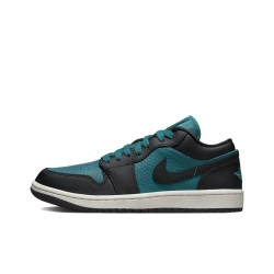 Женские кроссовки Air Jordan 1 Low SE 'Split - Bright Spruce' DR0502-300