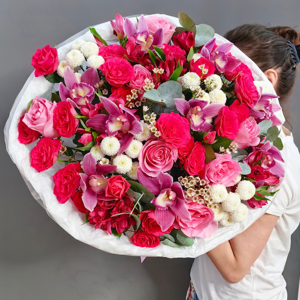 Авторский букет в малиновой гамме