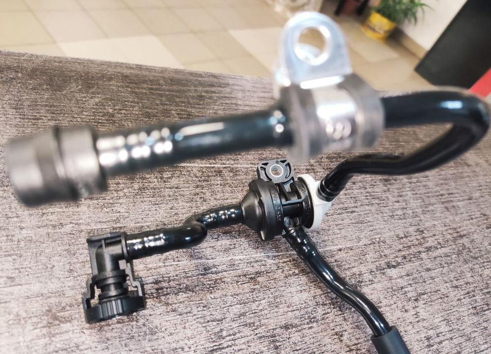 Клапан вентиляции бака с патрубками в сборе VAG