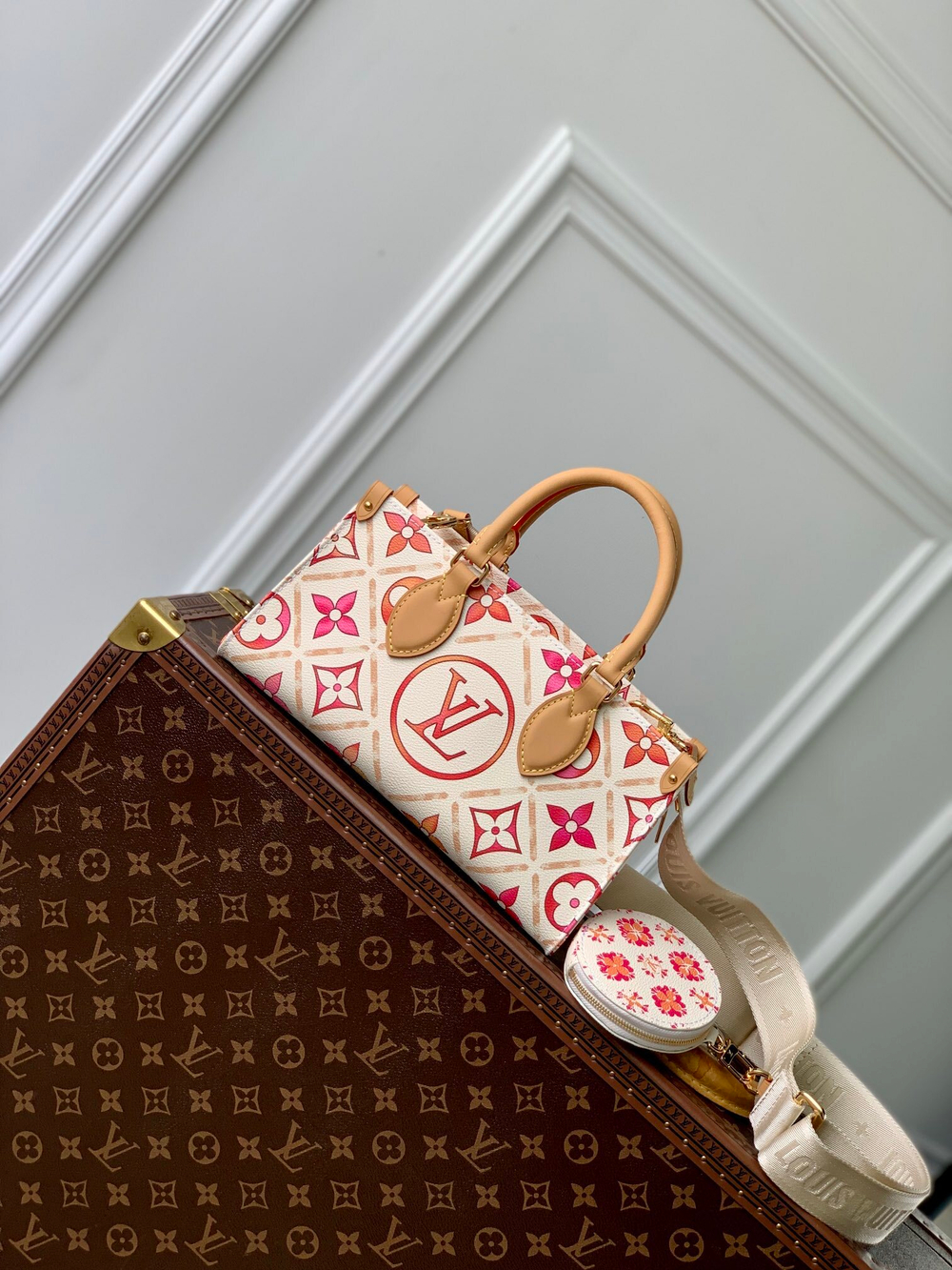Louis Vuitton Onthego East West