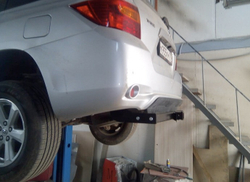 Фаркоп под квадрат для Toyota Highlander XU20-40 , Lexus RX 300,350,400 . , 2003-2013, Бизон.FA 1010-E