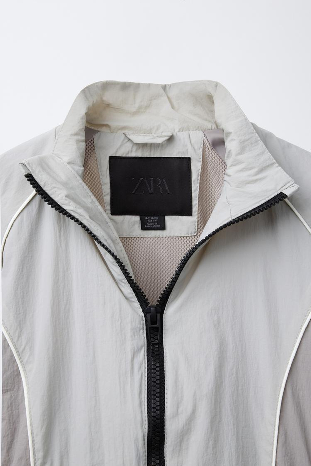 ZARA ВЕТРОВКА ИЗ ВЫСОКОТЕХНОЛОГИЧНОЙ ТКАНИ, СЕРЫЙ