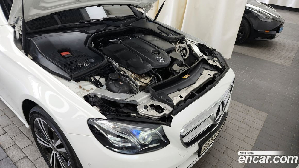 Mercedes-Benz E-Class W213 E220d Avangarde (04.2020)