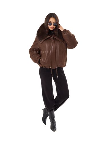 Шоколадная куртка-пуховик из эко-кожи с накладным мехом