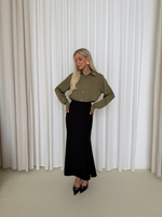 Блуза из атласа олива