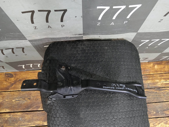 Кронштейн замка капота Toyota RAV4 IV (XA40) 15-19 Б/У Оригинал 5208542050