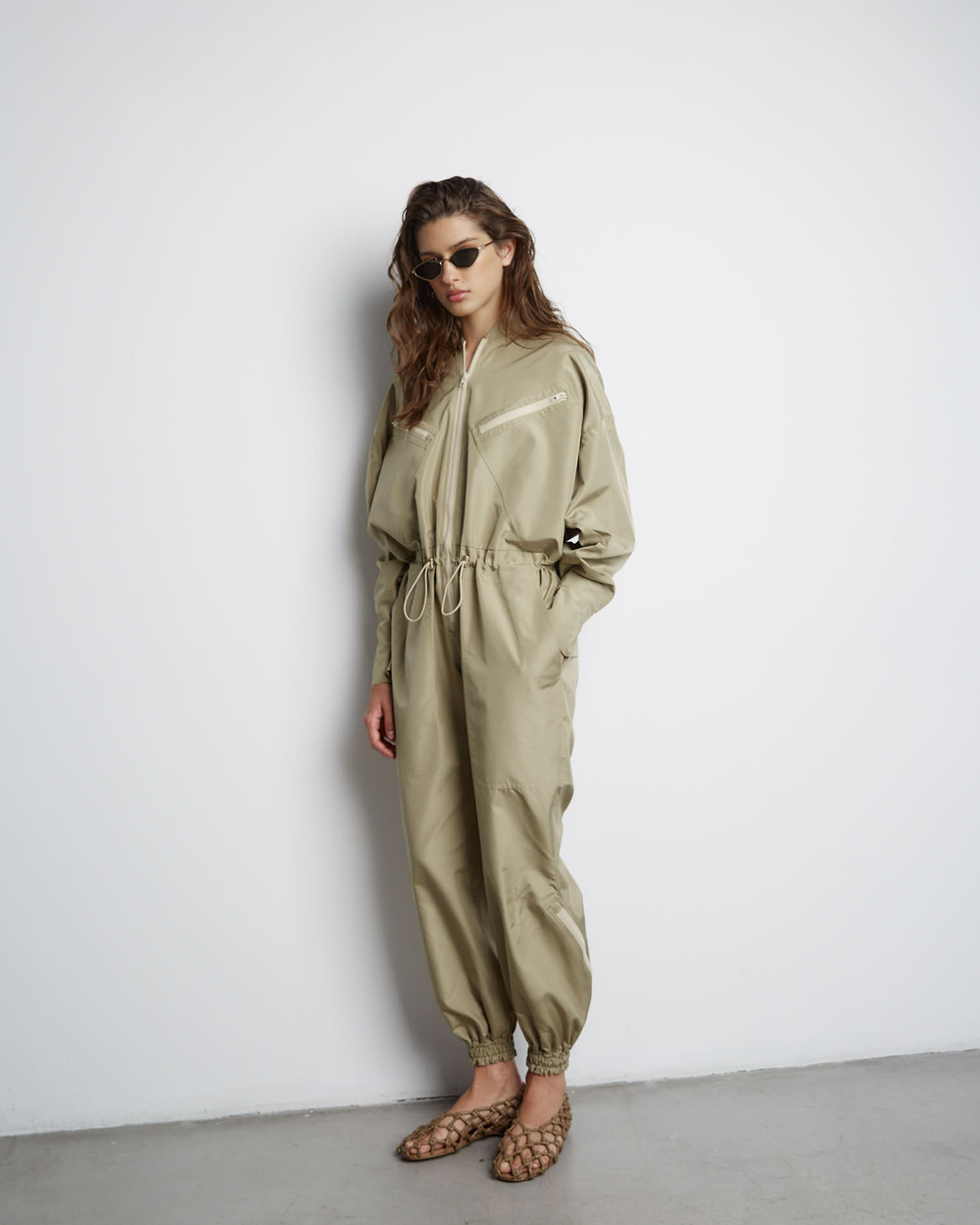 Комбинезон из шелка хаки