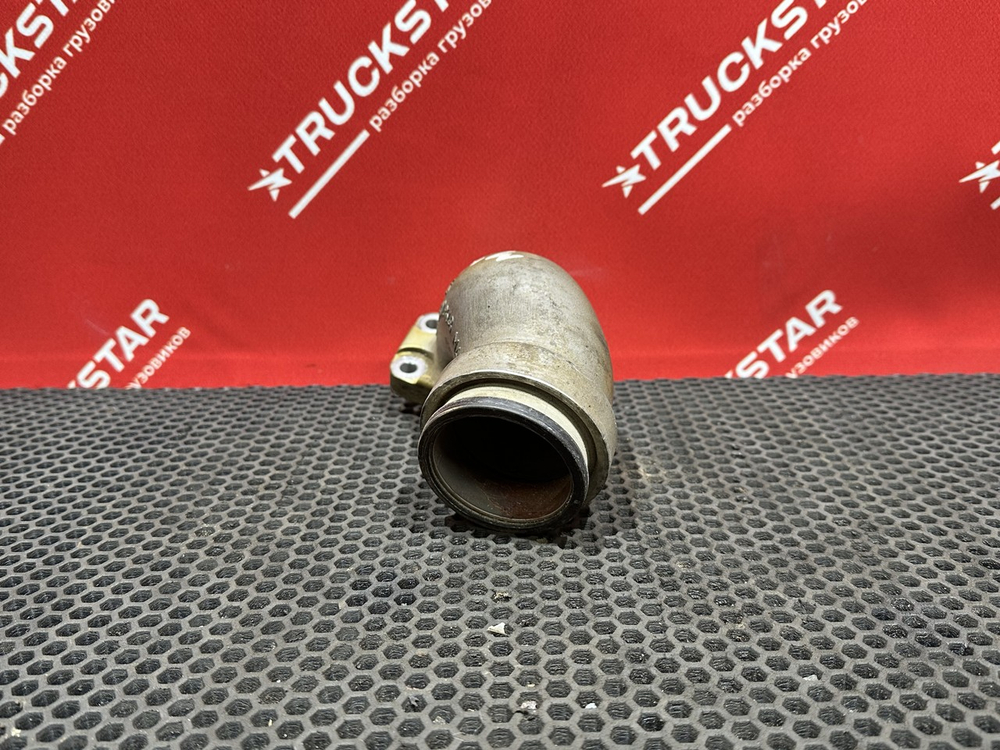 Патрубок системы охлаждения