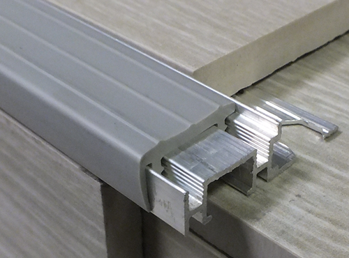 Алюминиевый краевой профиль для ступеней с резиной FSF