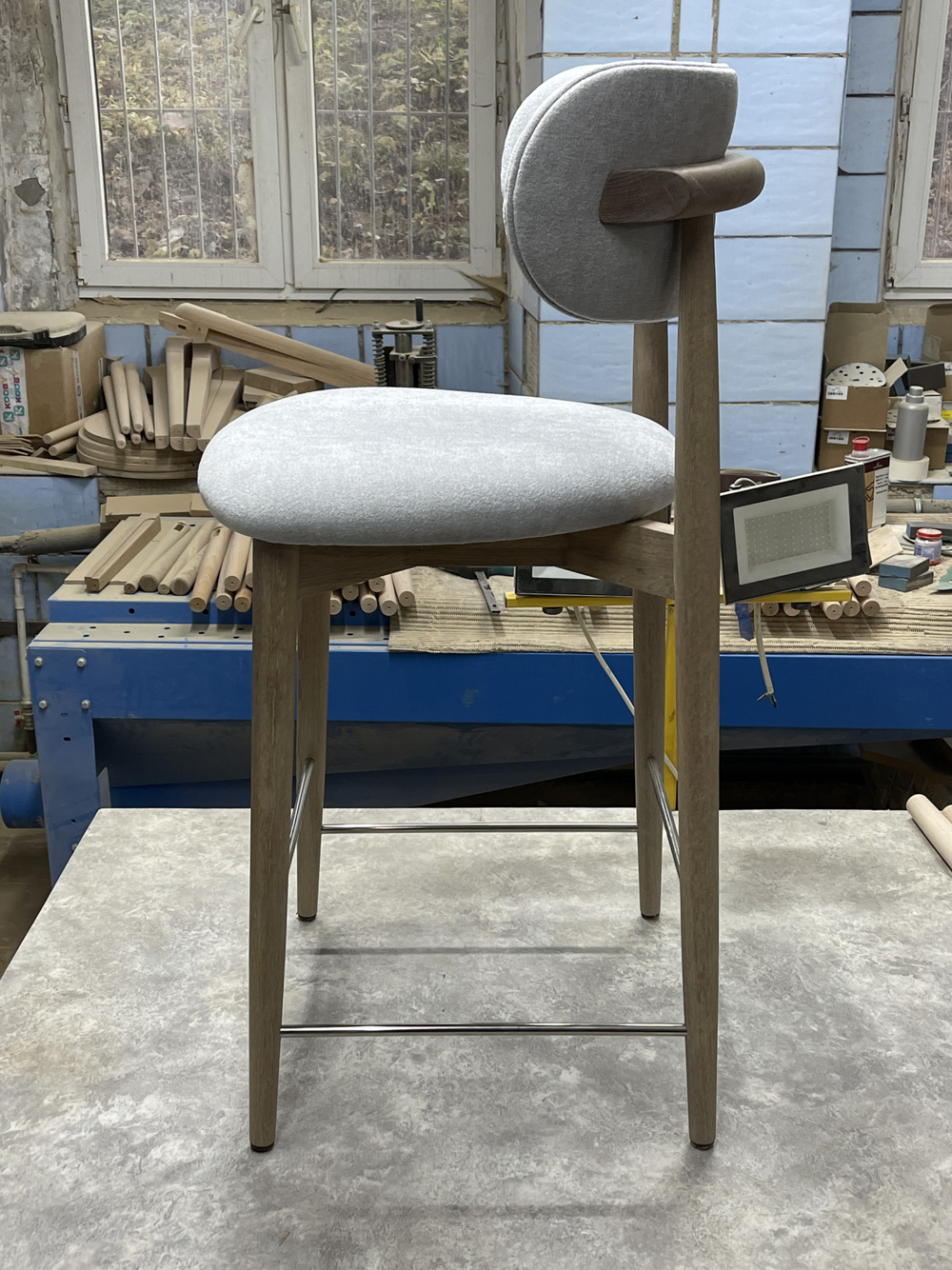 Барный стул из дерева - Мона Сердце