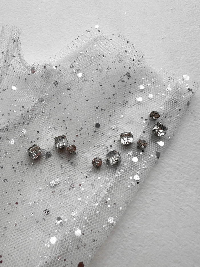 МИТЕНКИ КОРОТКИЕ РОЯ БЕЛЫЙ СО СТРАЗАМИ