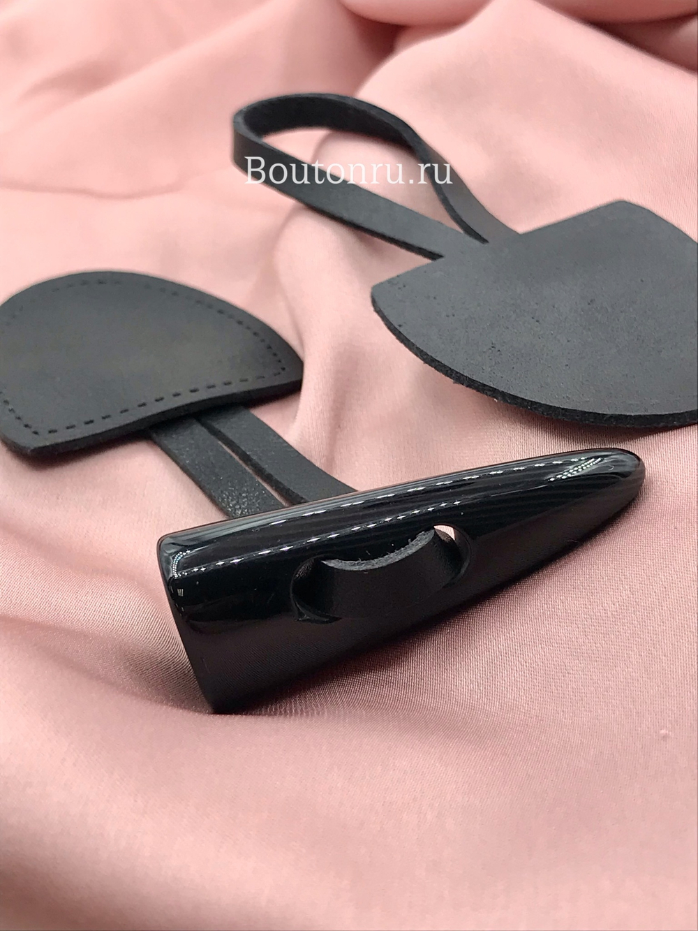 Застежка клевант из натуральной кожи черного цвета