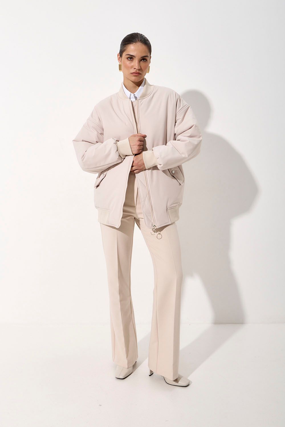 Куртка бомбер пудрово-бежевого цвета