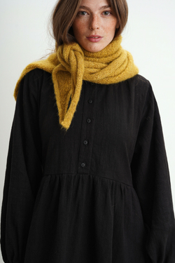 Косынка из альпака горчичного цвета