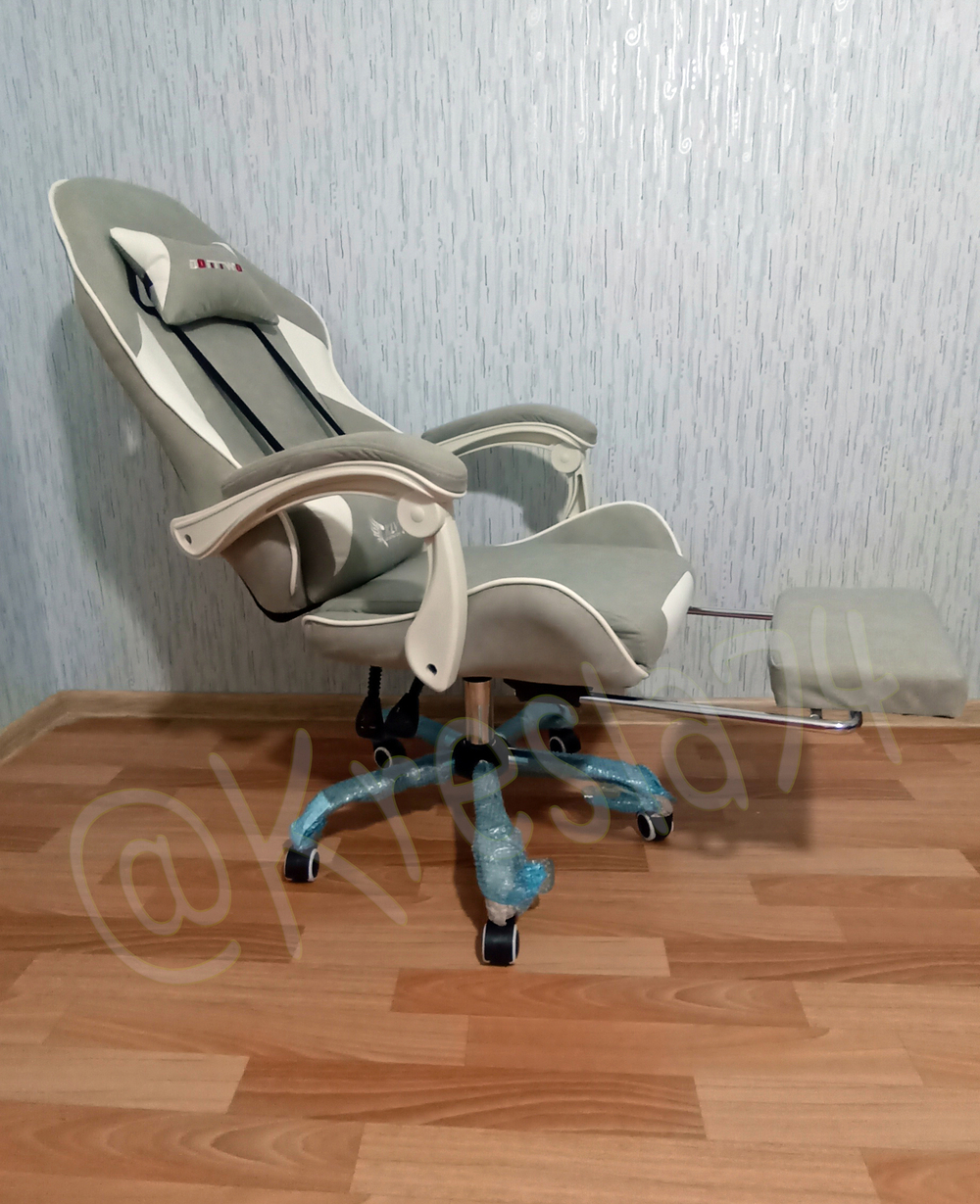 Геймерское кресло из ткани серого цвета