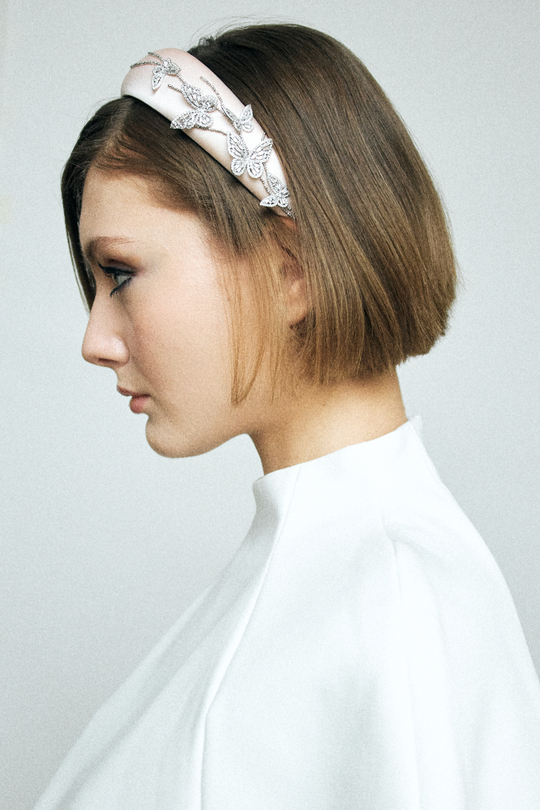 Ободок объемный розовый с бабочками