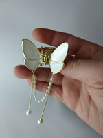 Перламутровый краб-бабочка для волос с  кисточками. Цвет белый