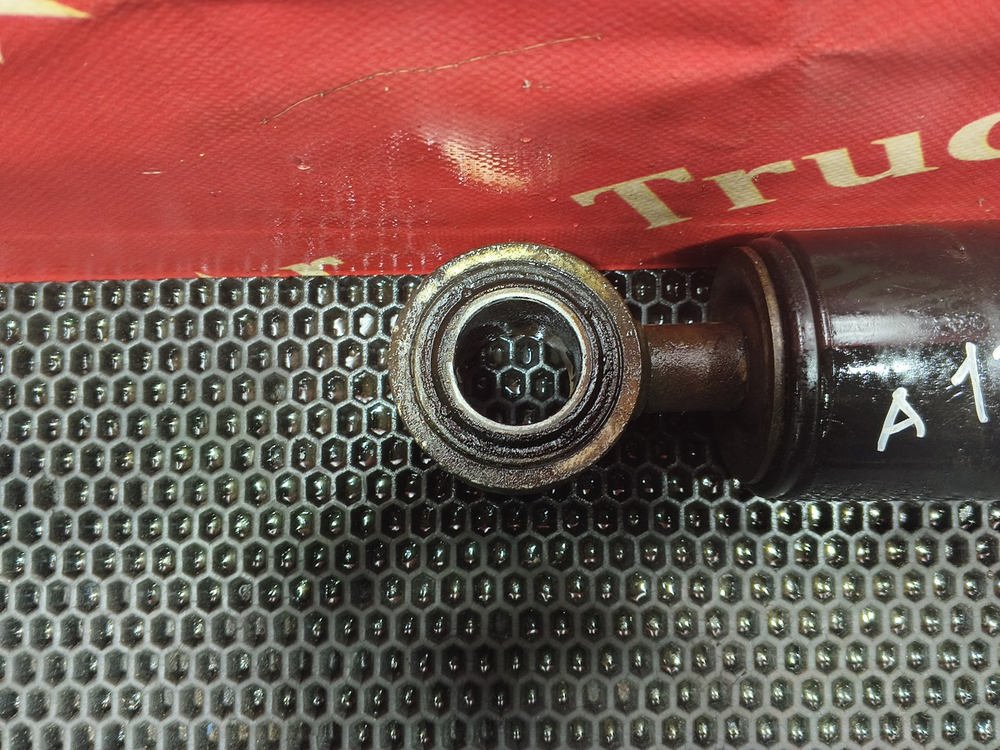 Амортизатор кабины передний 2019г.