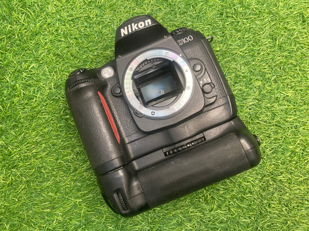 Nikon D100