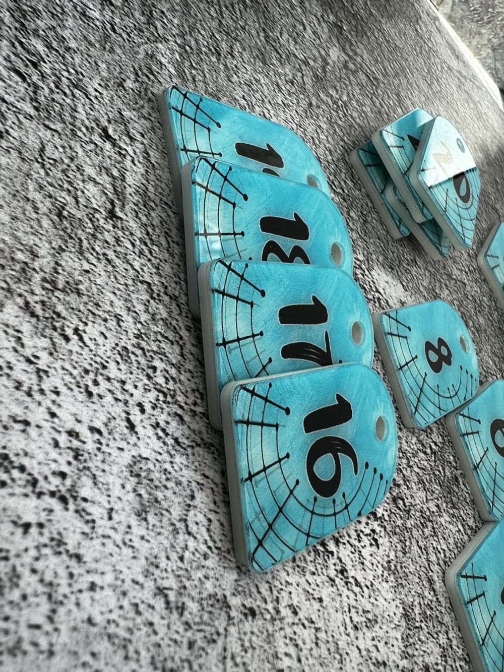 Номерки для ключей из акрила