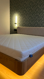 Кровать парящая дубовая Батерфляй + две интегрированные тумбочки