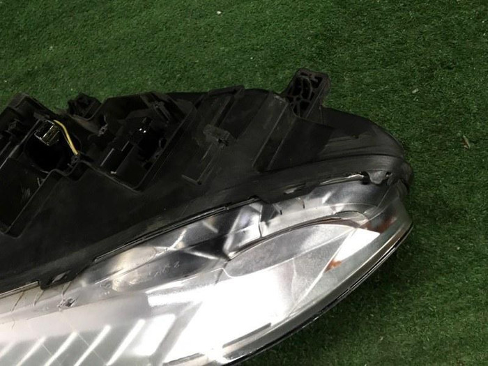 Фара правая Volvo XC70 2 (2013-2016) ксенон