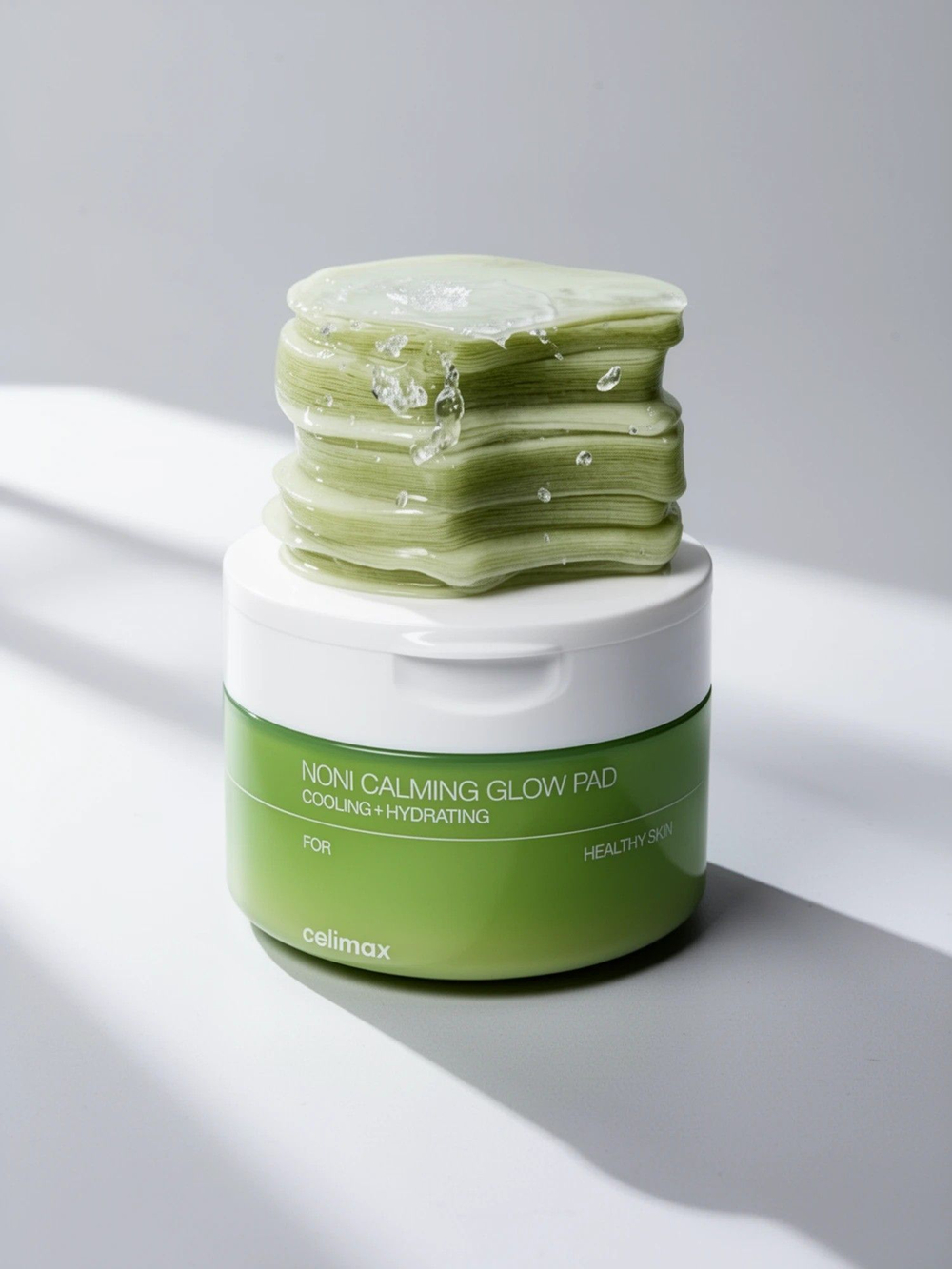 Celimax Успокаивающие тонер-пэды с экстрактом нони The Real Noni Calming Glow Pad 50 шт