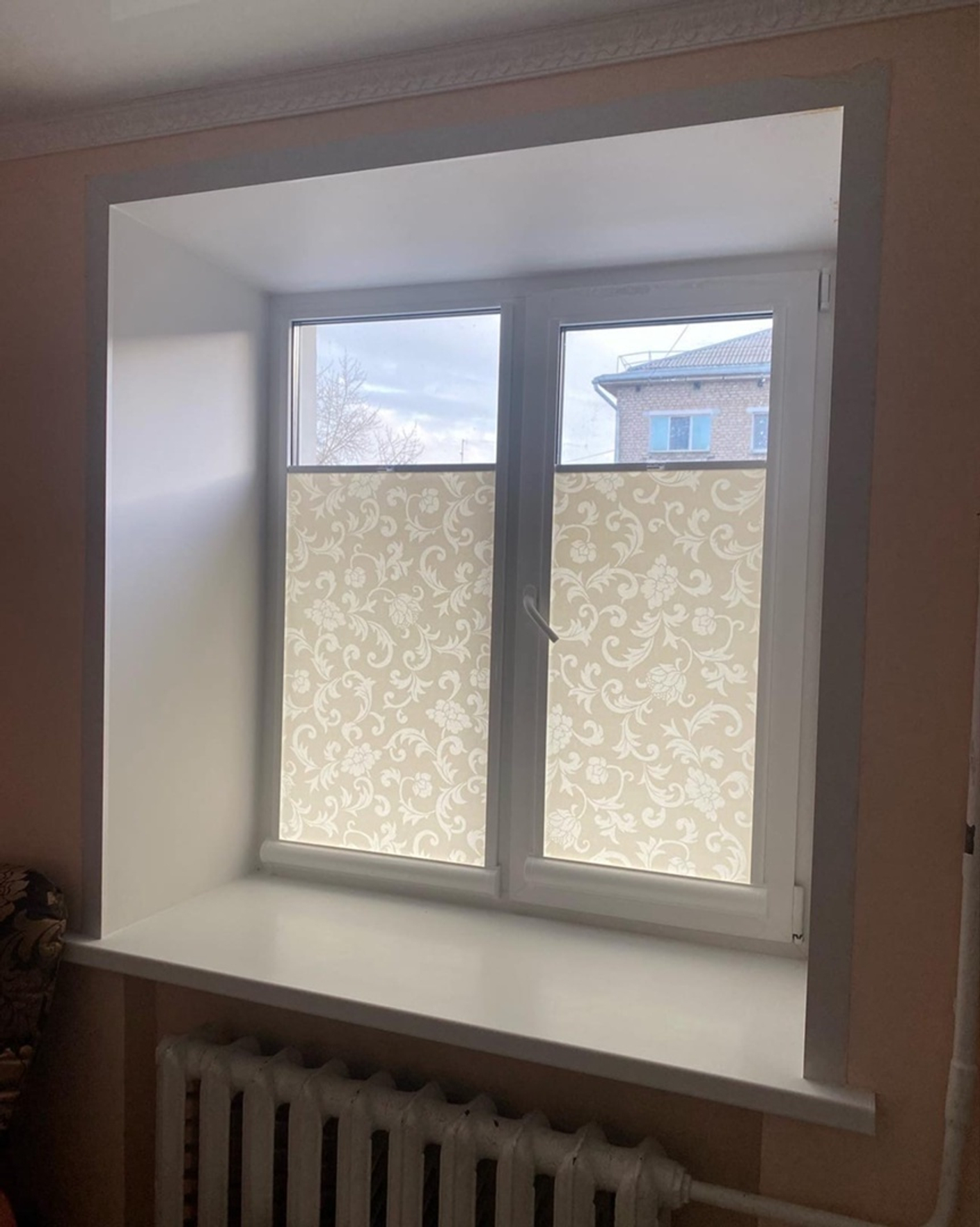 Тканевые рулонные шторы с пружинным механизмом снизу вверх