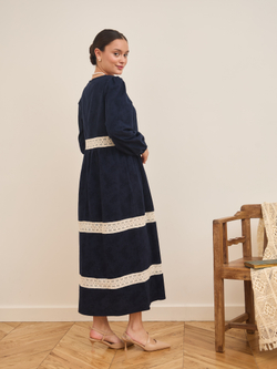 Платье с кружевными вставками