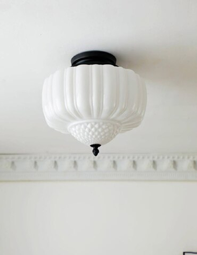 Нежный классический потолочный светильник 🤍