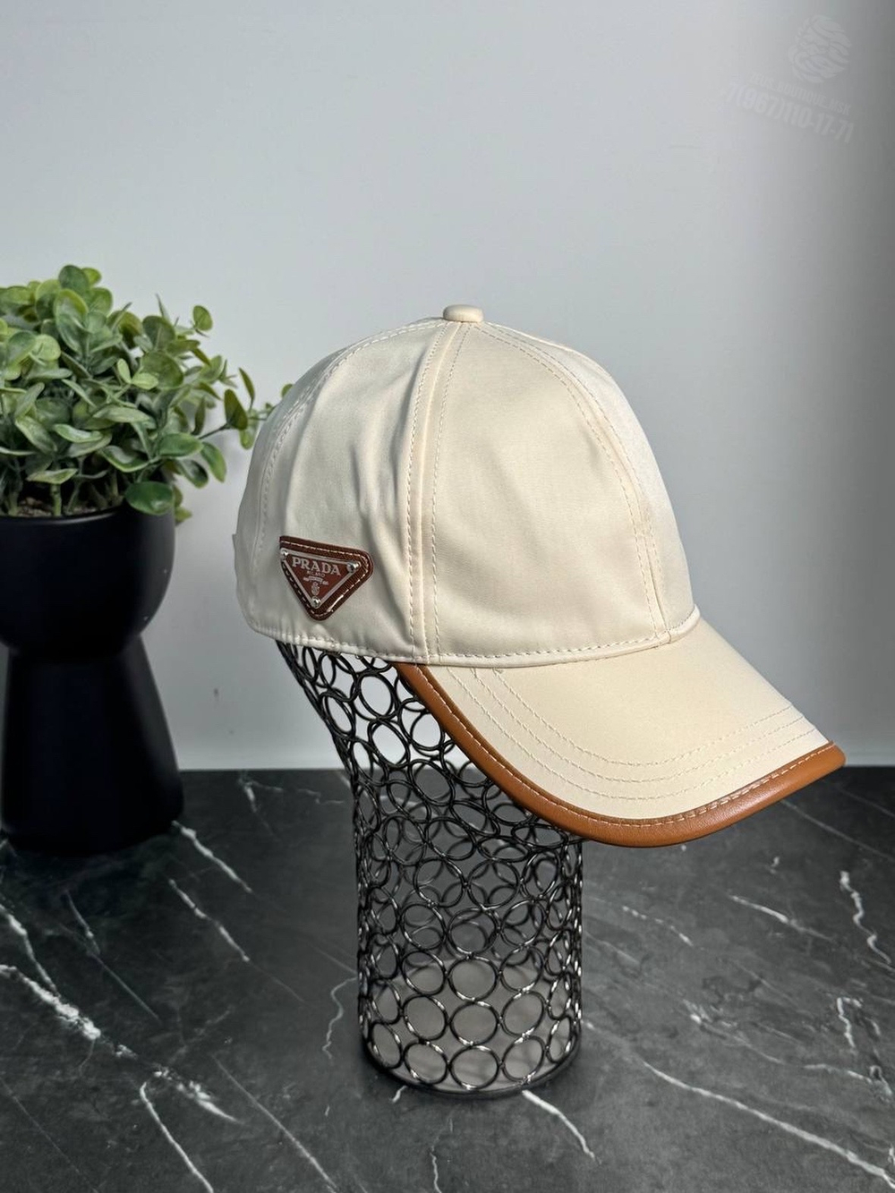 Бейсболка Prada
