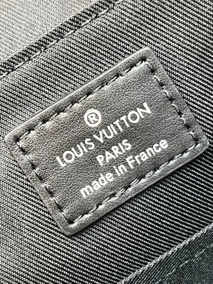 Сумка Louis Vuitton District PM Monogram Eclipse