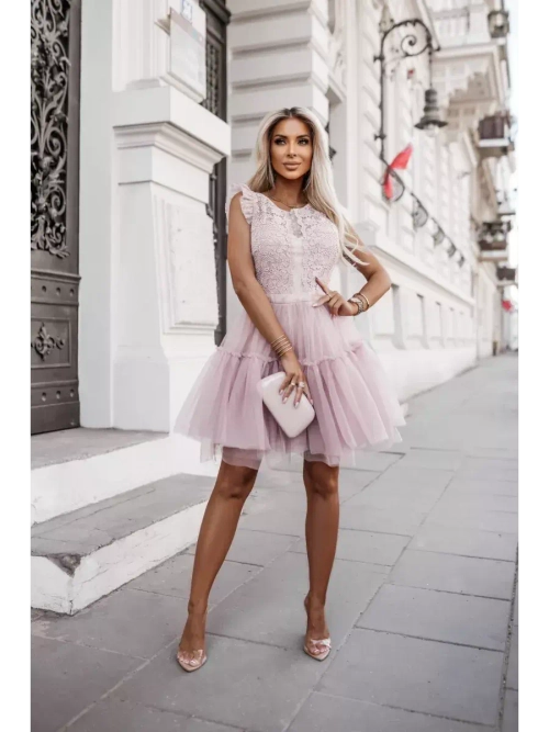 пудровое пышное мини платье из кружева и тюля