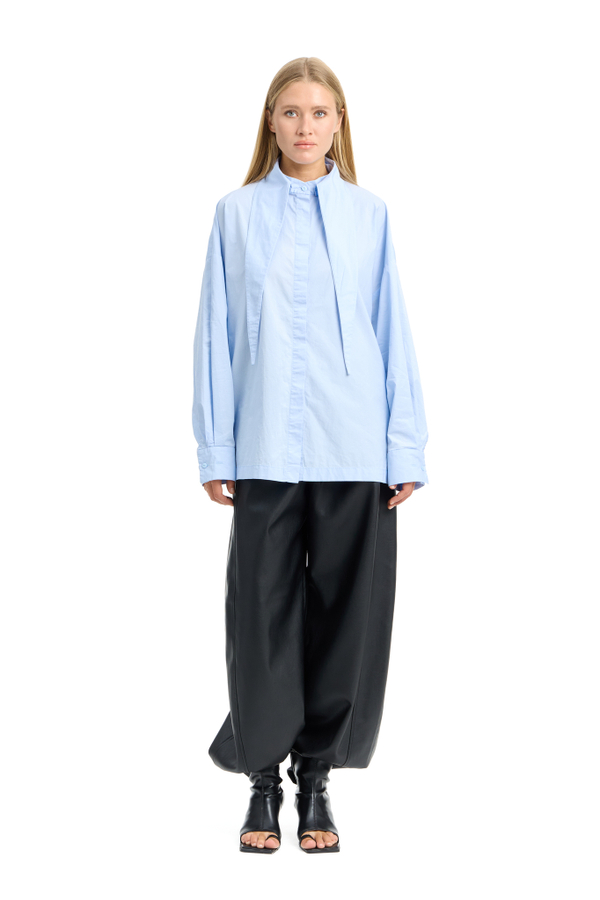 Рубашка-трансформер со съемным воротом голубая